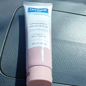 Exfoliating Facial Scrub - Pink